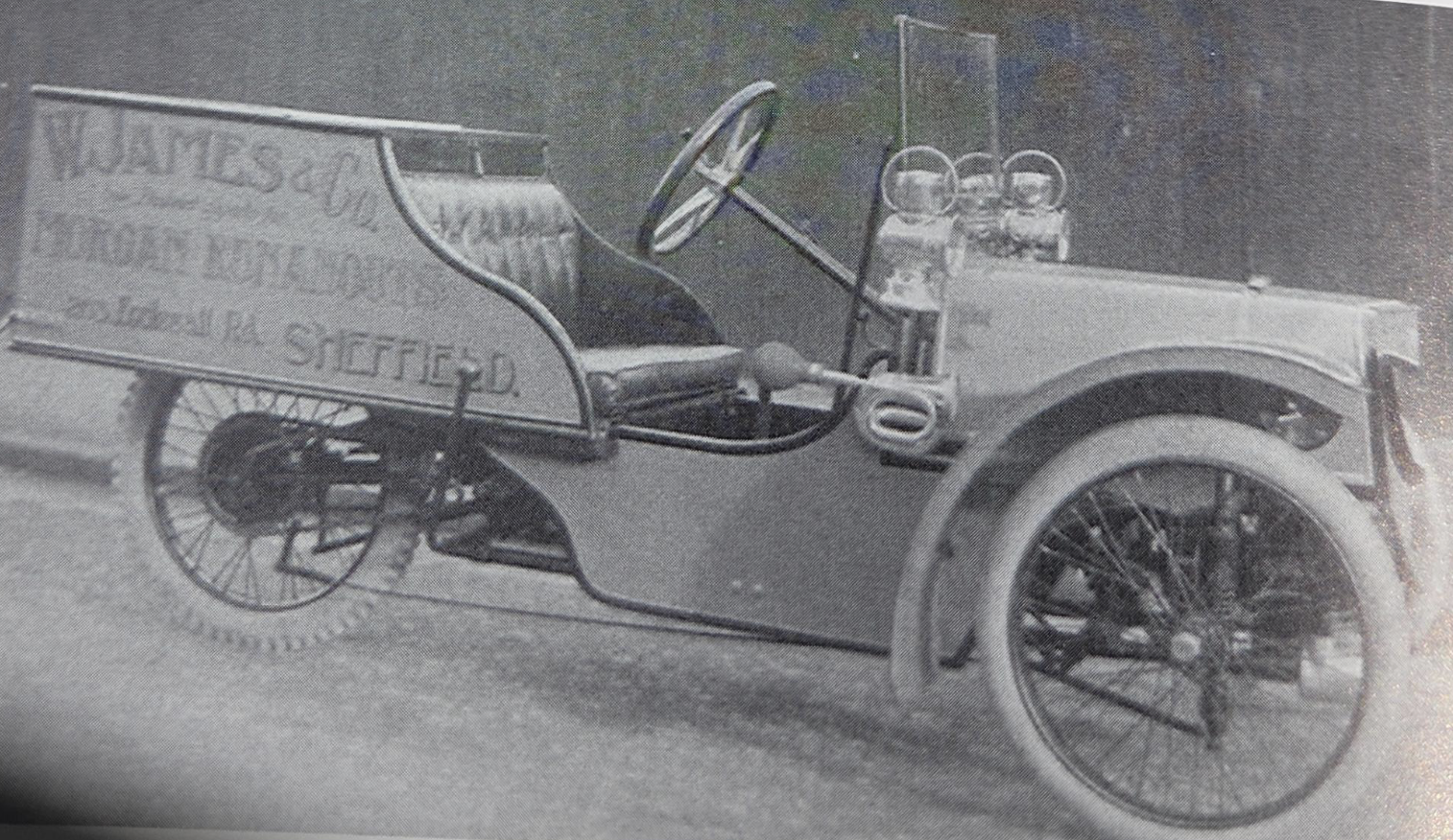 Photo du Commercial Carrier prise à l'Olympia Show de 1913 aux couleurs de l'agent James de Sheffield*